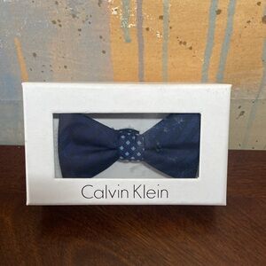 Calvin Klein Mens Blue Stripped Stylish Warehouse Pre tied Bow Tie Size ACC